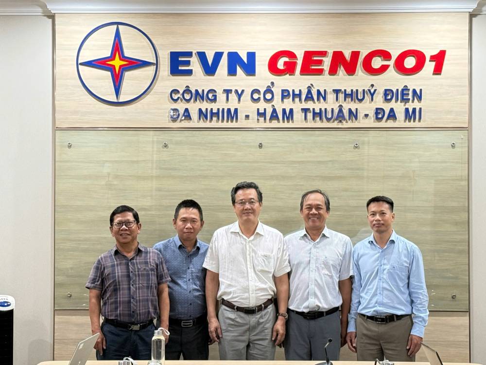 QUỸ BẢO VỆ VÀ PHÁT TRIỂN RỪNG TỈNH LÂM ĐỒNG  TRIỂN KHAI KÝ HỢP ĐỒNG ỦY THÁC CHI TRẢ  DỊCH VỤ MÔI TRƯỜNG RỪNG